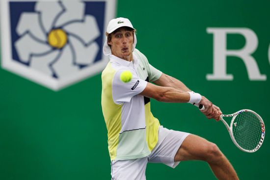 الأسترالي بولمانس يعتذر عن تسديد كرة في وجه الحكم ببطولة شنغهاي