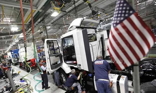 النشاط الصناعي الأمريكي يواصل الانكماش للشهر الـ11 على التوالي