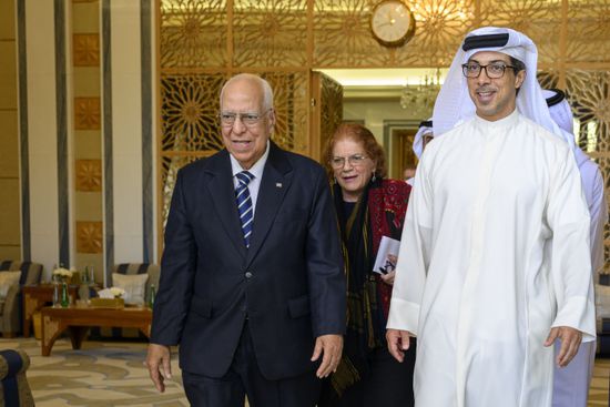 منصور بن زايد يستقبل نائب رئيس الوزراء الكوبي