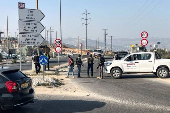 مقتل فلسطيني خلال اعتداء مستوطنين على بلدة بالضفة الغربية