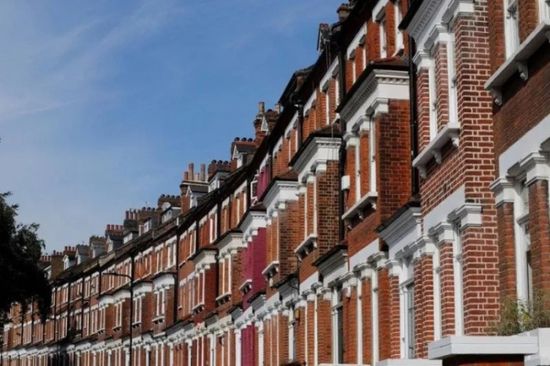 أسعار المنازل البريطانية تتراجع تأثرا بتكاليف الاقتراض