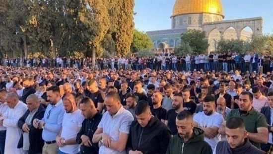 50 ألف فلسطيني يؤدون صلاة الجمعة بالمسجد الأقصى