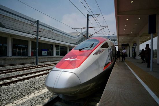 إندونيسيا تدشن أول قطار فائق السرعة جنوب شرق آسيا