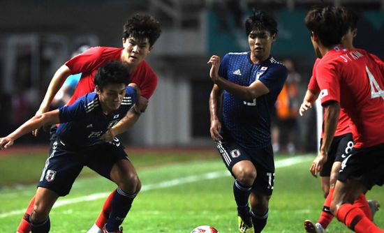 كوريا الجنوبية تنتفض لتفوز بذهبية كرة القدم للرجال بالألعاب الآسيوية