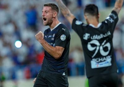 الهلال يتصدر الدوري السعودي بفضل ثنائية سافيتش
