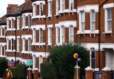 انخفاض أسعار المنازل في بريطانيا للشهر السادس على التوالي