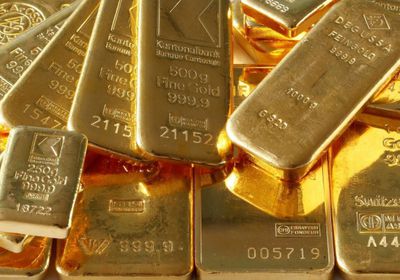 الذهب يجذب المستثمرين في ظل مخاطر السوق وارتفاع الفائدة