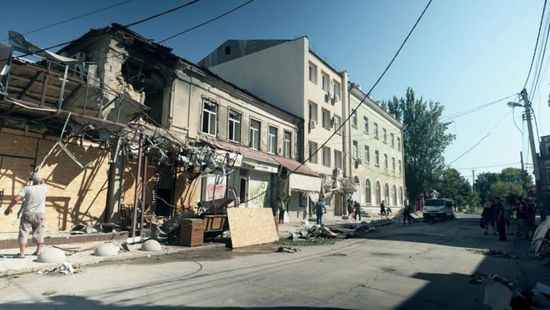 11 جريحًا في قصف روسي ليلي على مدينة خيرسون