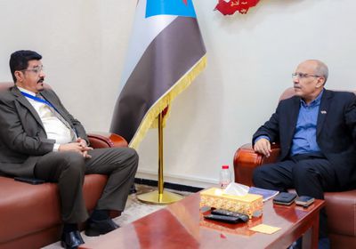 الكثيري يبحث جهود تيسير حركة المسافرين بمطار عدن