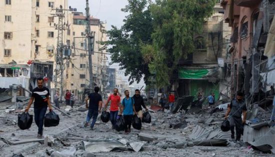 الصحة الفلسطينية: نحو نصف عدد القتلى في قطاع غزة من النساء والأطفال