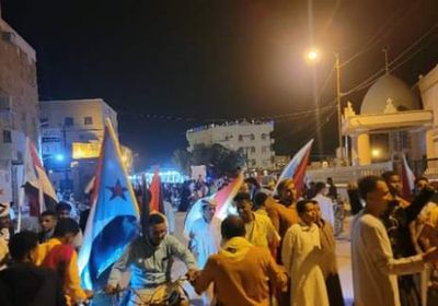 مسيرة جماهيرية احتفالا بذكرى ثورة 14 أكتوبر