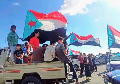 جماهير عدن تحيي ذكرى ثورة 14 أكتوبر بمواكب سيارات