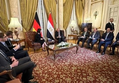 وزير الخارجية المصري يبحث مع نظيرته الألمانية وقف التصعيد في غزة