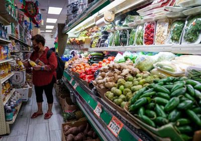 ثقة المستهلكين الأمريكيين تهبط إلى أدنى مستوى بـ5 أشهر