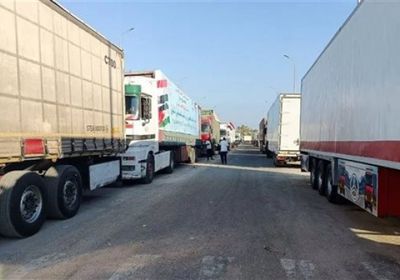 شاحنات تحمل مساعدات لغزة تتجه لمعبر رفح