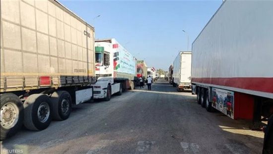 شاحنات تحمل مساعدات لغزة تتجه لمعبر رفح