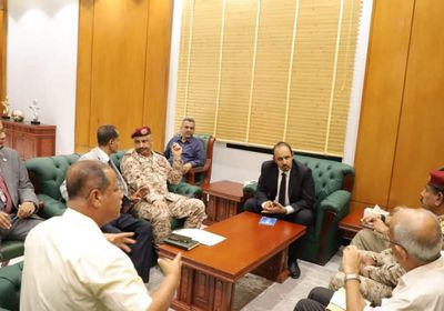 محافظ حضرموت يوجه بالارتقاء بالخدمات الملاحية في مطار الريان