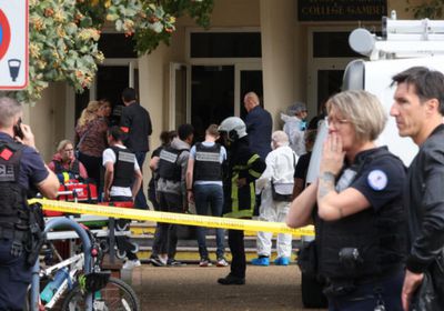 اخضاع المشتبه فيه بقتل مُعلم طعنا في فرنسا للتحقيق الرسمي