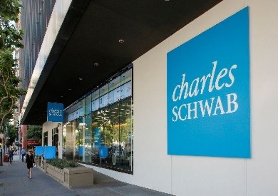 "تشارلز شواب" تتفوق على التوقعات رغم انخفاض أرباحها