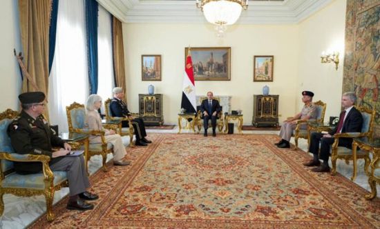 الرئيس المصري يستقبل قائد المنطقة المركزية الأمريكي