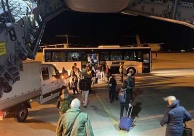 طائرة عسكرية ألمانية تجلي 19 شخصاً من إسرائيل