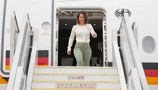 وزيرة الخارجية الألمانية تبدأ جولة في الشرق الأوسط