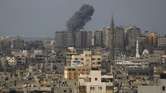 الفلسطينيون يأملون في وصول المساعدات إلى غزة