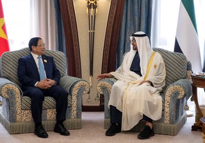 على هامش "قمة الرياض".. رئيس الإمارات يلتقي رئيس وزراء فيتنام