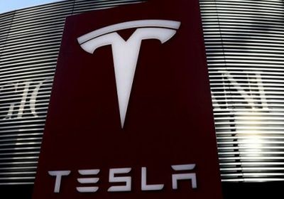 سهم تسلا يتراجع بشكل حاد