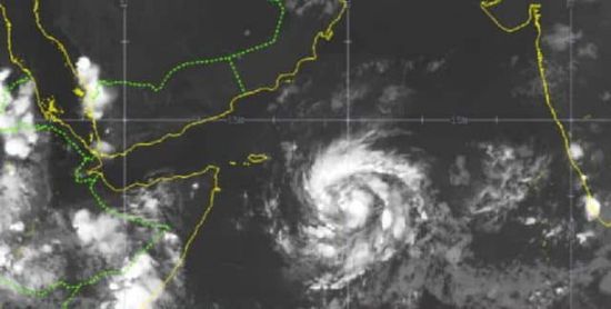 تعطيل الدراسة في المهرة ليومين ترقبا لـ"تيج" وإخلاء المدارس