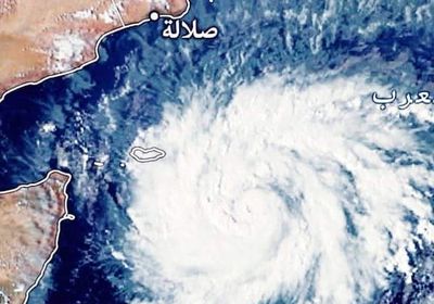"تيج" تحول إلى إعصار ويمر بسقطرى فجر الغد