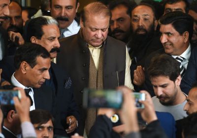 رئيس وزراء باكستان السابق نواز شريف يعود لوطنه من المنفى