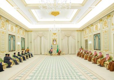 ولي العهد السعودي يبحث مع رئيس وزراء ماليزيا العلاقات الثنائية