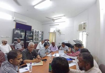 "مياه ساحل حضرموت" تبحث تجهيز المعدات والمركبات تحسبا لـ"تيج"