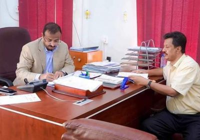 محافظ شبوة يطمئن على الاستعدادات في رضوم للإعصار تيج