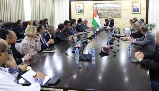 رئيس الوزراء الفلسطيني يدعو إلى جبهة موحدة ضد هجمات إسرائيل
