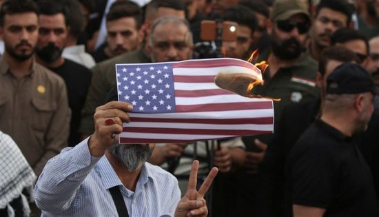 واشنطن تقرر إجلاء الطواقم غير الأساسية من سفارتها بالعراق
