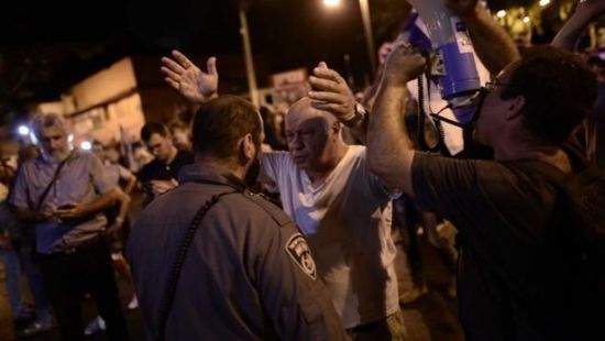 مئات الإسرائيليين يتظاهرون أمام منزل الرئيس الإسرائيلي للإفراج عن أسرى حماس