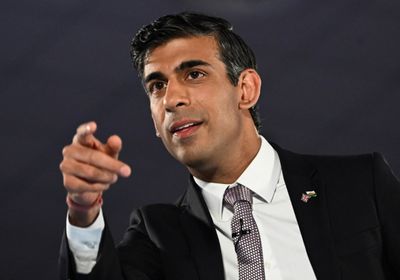 رئيس الوزراء البريطاني يدرس خفض الضرائب على الأثرياء