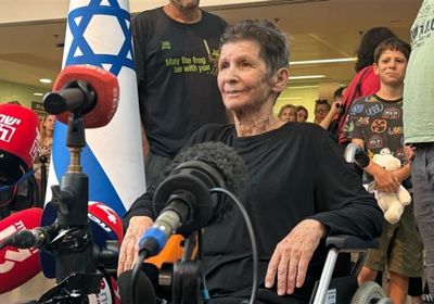 بعد إطلاق سراحها.. إسرائيلية تؤكد: حماس عاملتني جيداً