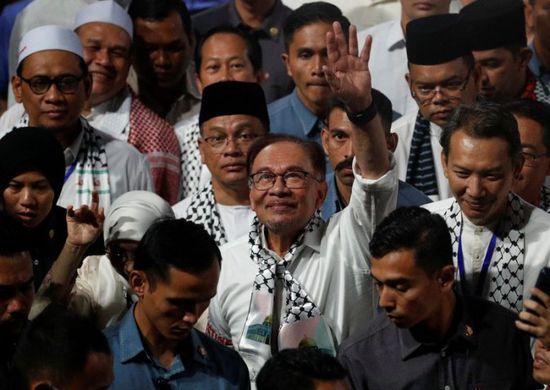 رئيس الوزراء الماليزي يندد بأفعال إسرائيل "الهمجية" بغزة