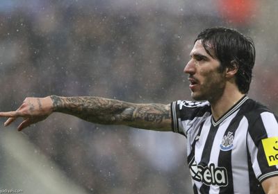 إيقاف تونالي يربك حسابات نيوكاسل