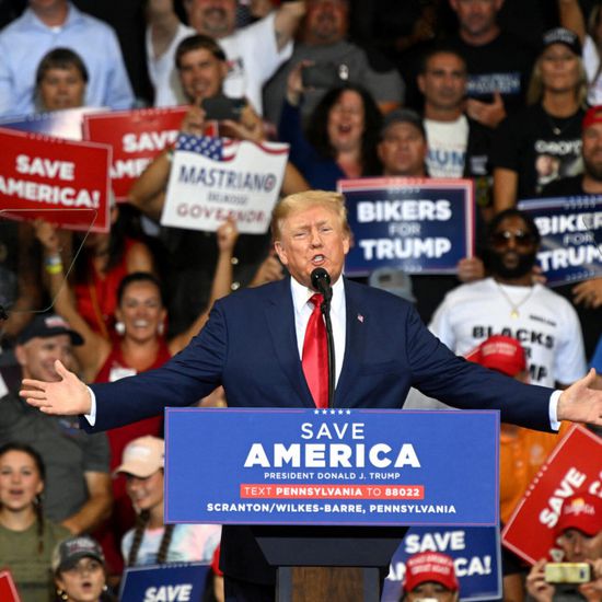 مرشح جمهوري يعلق حملته الانتخابية لدعم ترامب