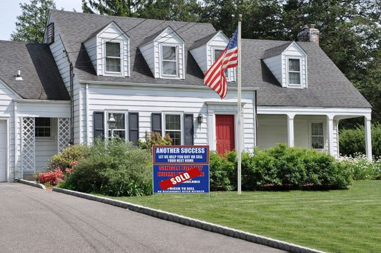 مبيعات المنازل قيد الانتظار ترتفع بشكل غير متوقع في أمريكا