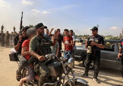 تمهيدًا للإفراج عنهم.. حماس تبحث عن 8 رهائن روس في غزة