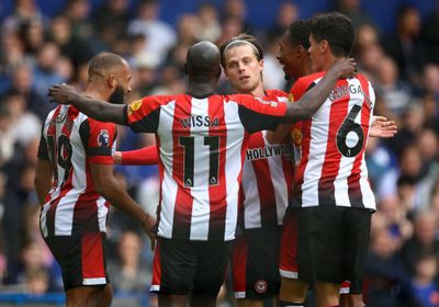 برنتفورد يهزم تشيلسي في عقر داره بدوري إنجلترا