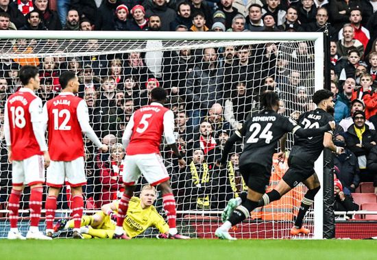 هدف بيلينج المفاجئ يمنح بورنموث الفوز على بيرنلي