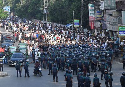 الآلاف المتظاهرين يطالبون باستقالة رئيسة وزراء بنغلادش