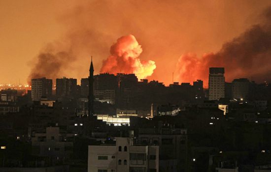 إسرائيل تواصل قصف غزة وحصيلة الضحايا تتجاوز الـ8 آلاف