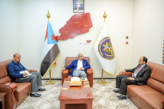 الكثيري يبحث خطط تحديث هيئة مكاتب البريد